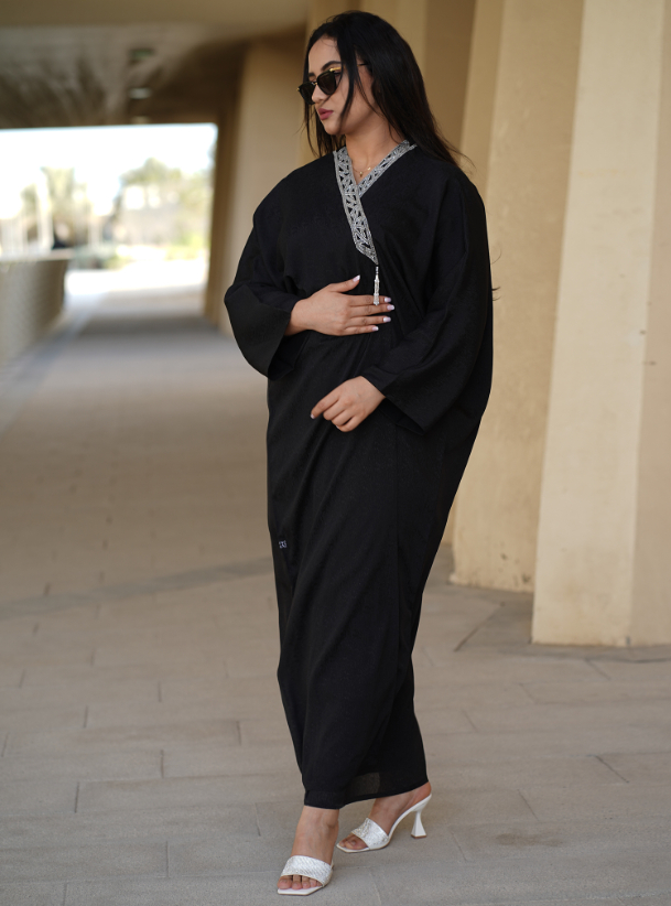 Abaya E Luxury Black Abaya With Sleek Fabric Clean Art Finishing