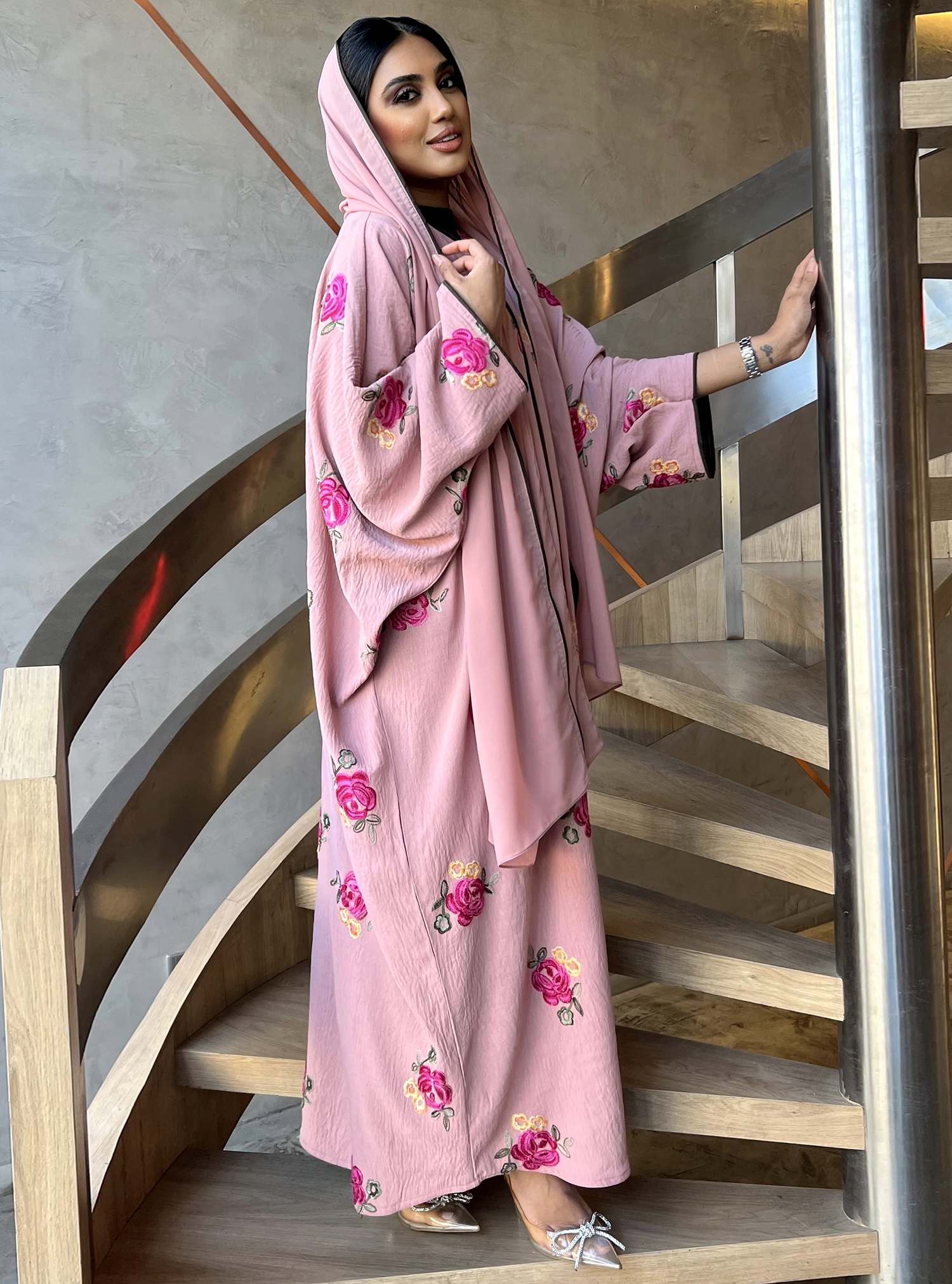 Pink Flowers Elegant Dusty Pink Abaya With Flower Embroidery Abayas