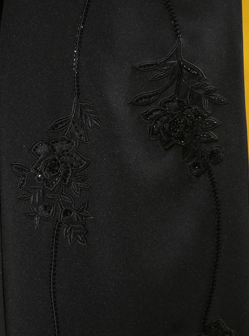 NS-1444 abaya Black abaya with intricately embroidered rose pattern ...