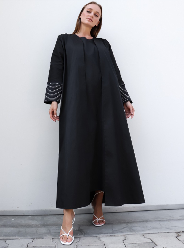 Sk107 Abaya A classic black abaya adorned with contrast stitching ...