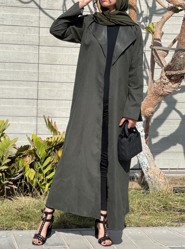 Olive abaya NavSubdued olive abaya with wide lapel collar. Comes with a ...