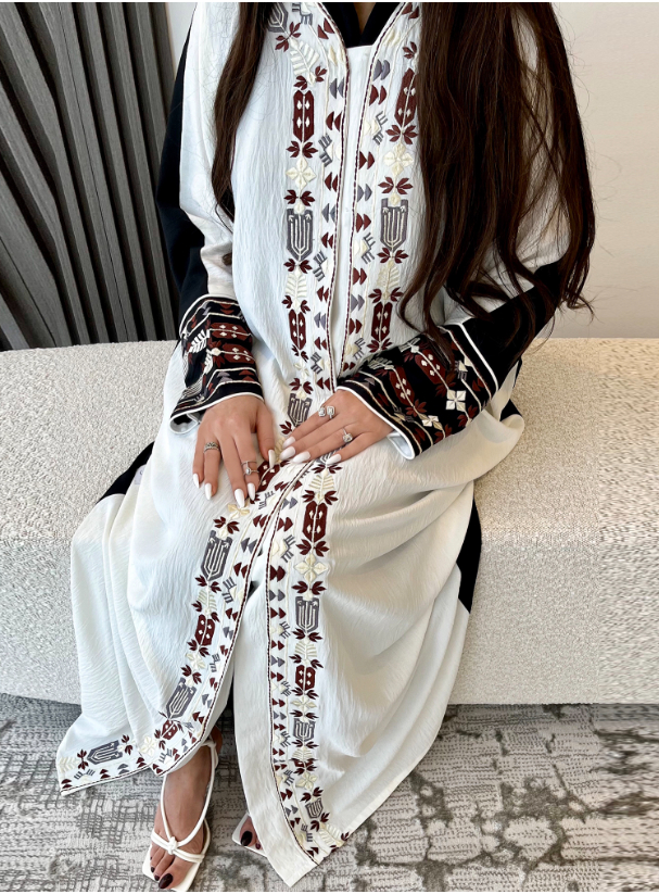 Elegant Abaya Abaya With Purely Bedouin Embroidery With A Mixture Of