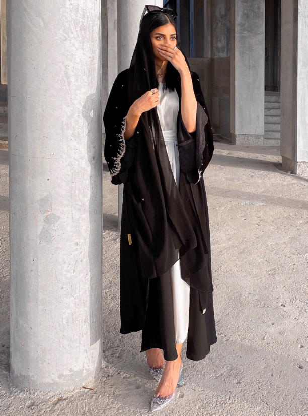 P66 Black abaya with pleated back detail, adorned with embellishment ...