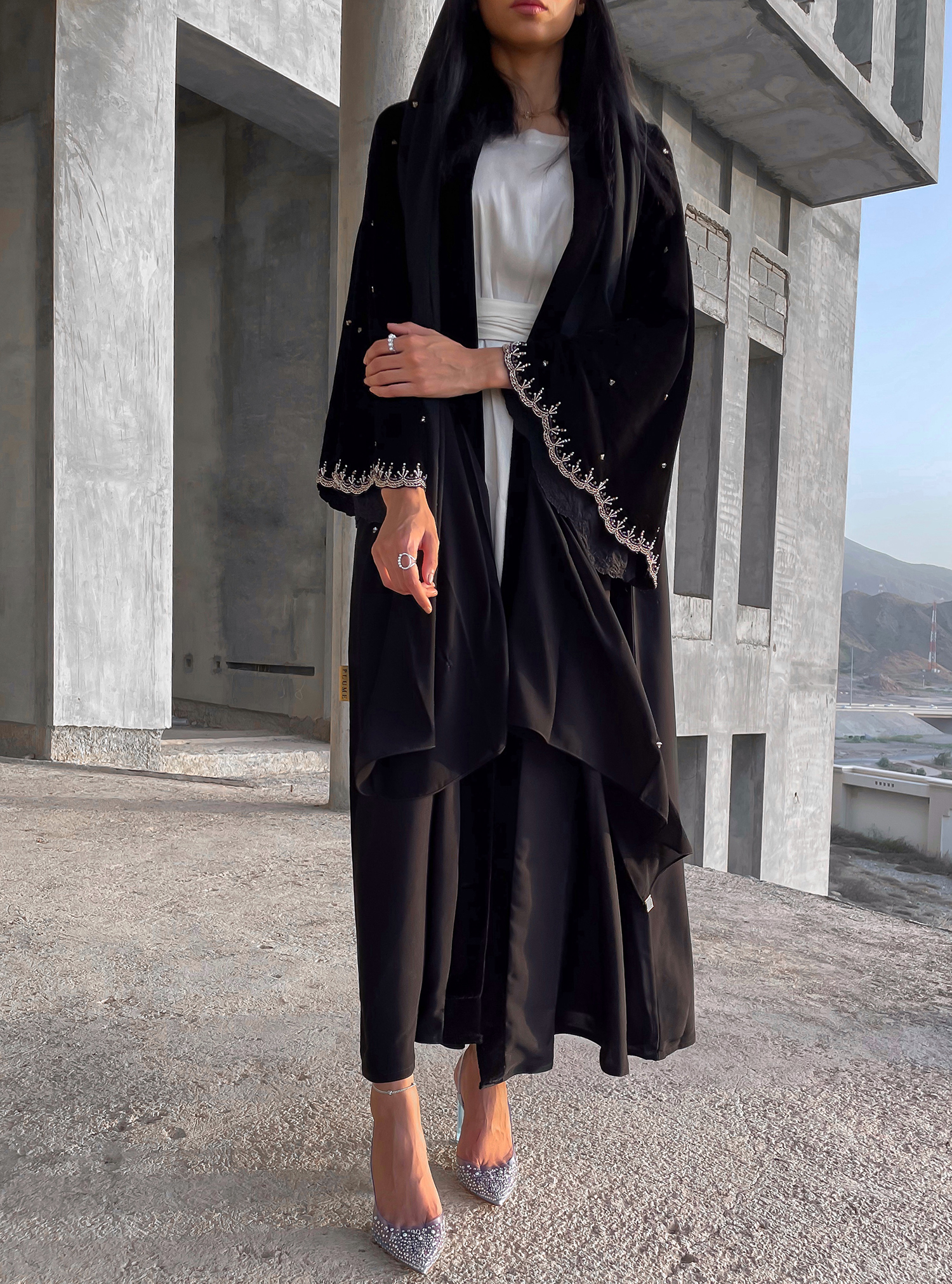 P66 Black abaya with pleated back detail, adorned with embellishment ...