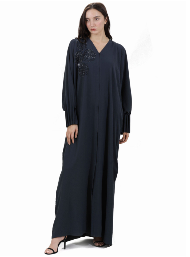 4 ROSES ABAYA Black abaya with pleated tapered sleeves,adorned with ...