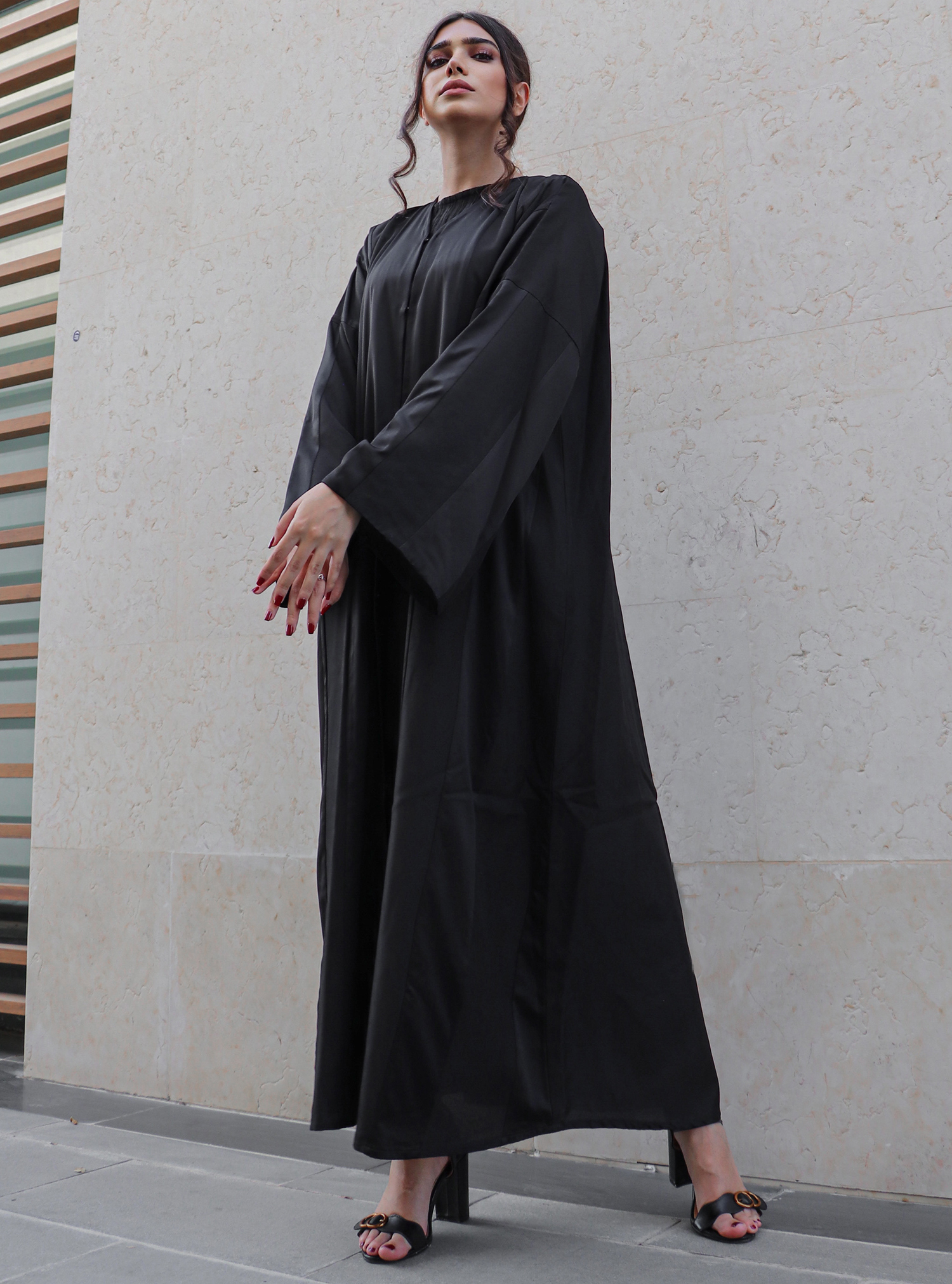 MM-A09 Abaya Black abaya in a classic cut. Abayas from at Boksha