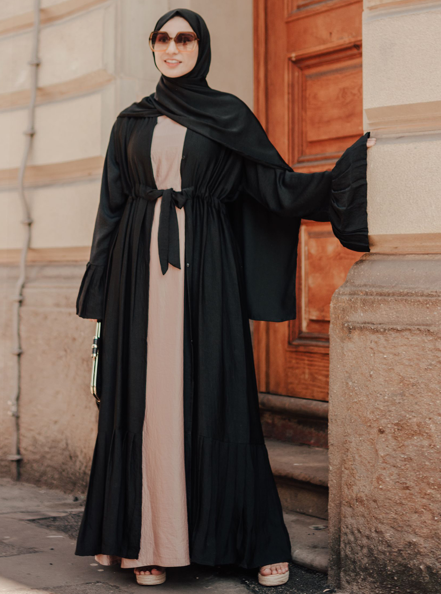 NOA58813 Abaya Black abaya with adjustable drawstring waist and pleated