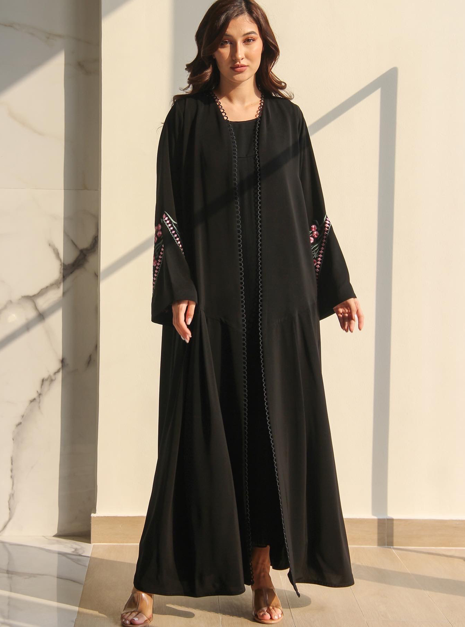 Md237 Abaya Black abaya featuring a floral sleeve embroidery with ...