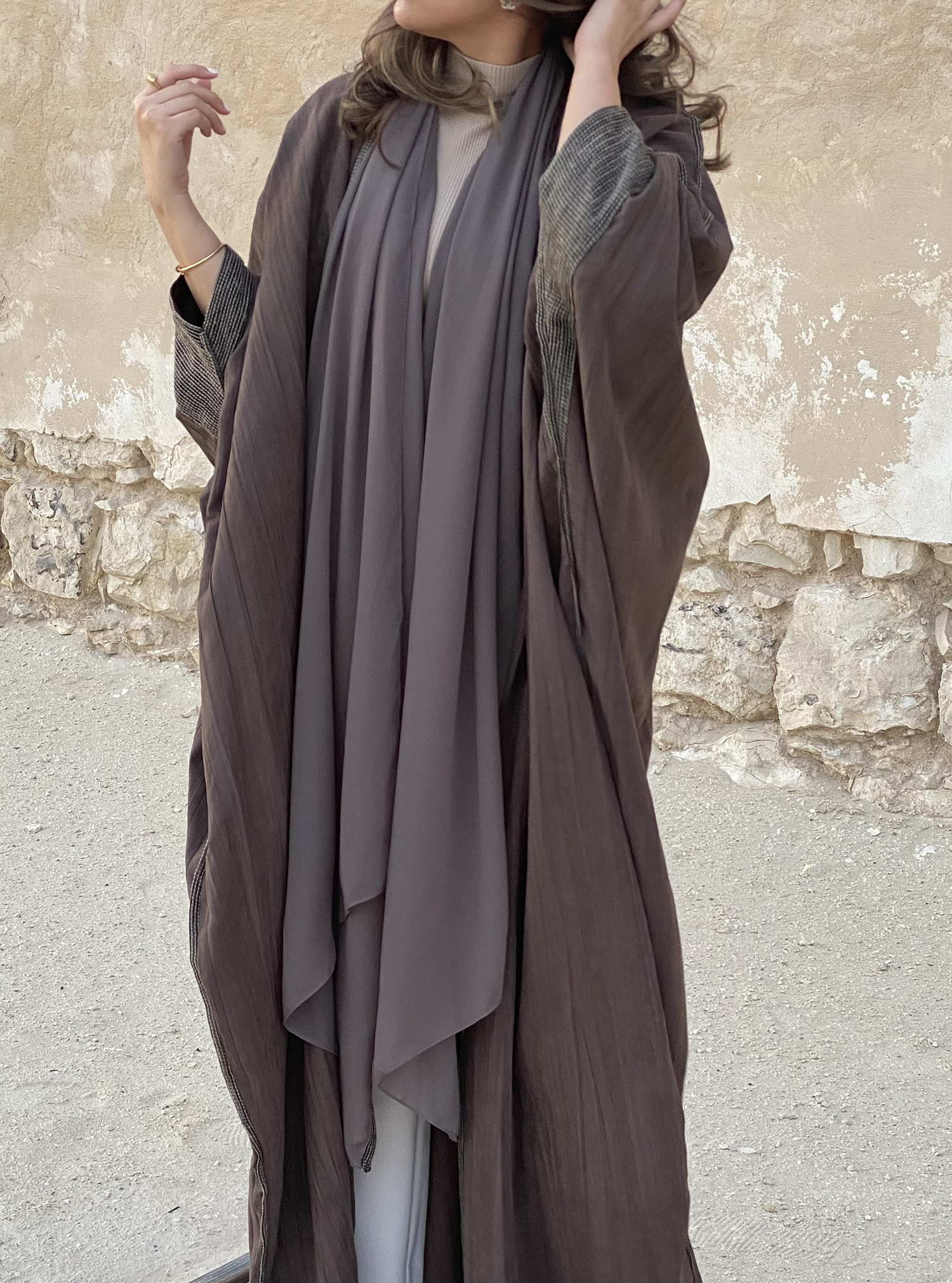 Shamwah Abaya Chocolate brown shamwah abaya with patterned trimmings