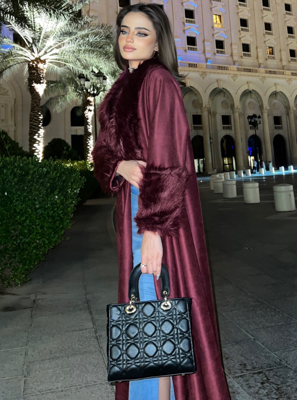 Maroon fur Luxury abaya with fur on shoulders and hand Abayas from at ...