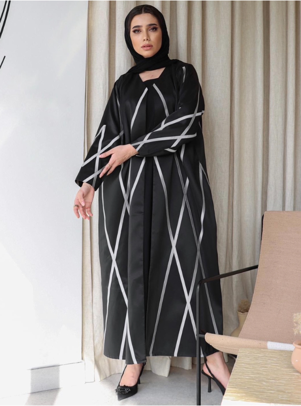 Sk128 Abaya Black abaya with lattice pattern appliques. Comes with a ...