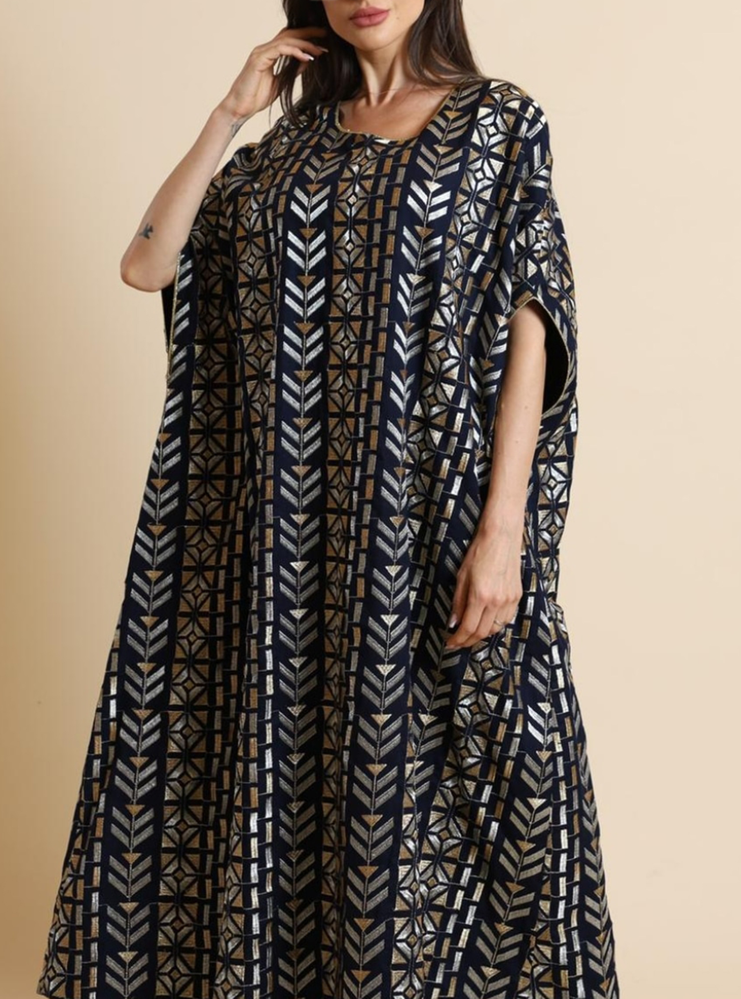 Linen Kaftan P3M10 Navy blue linen embroidered kaftan. Length 53