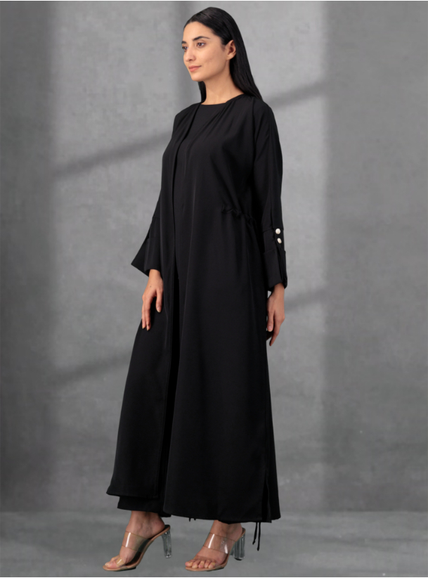 On The Go Abaya 4-piece black set that includes an abaya with ...