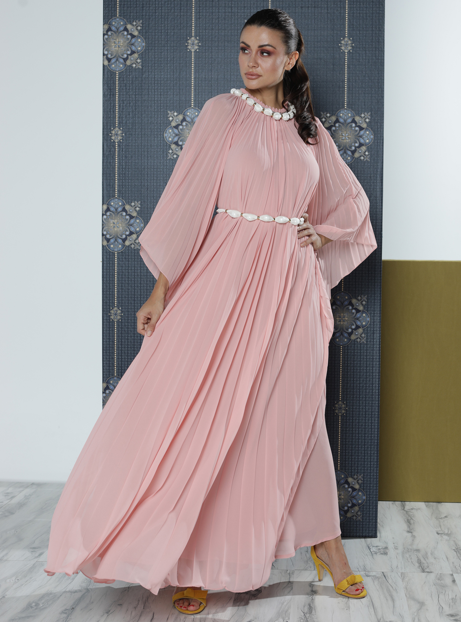 【Malbon Golf】Belted Woven Pleated Dress Pink Jill embossed striated sleeveless golf dress | J.Lindeberg