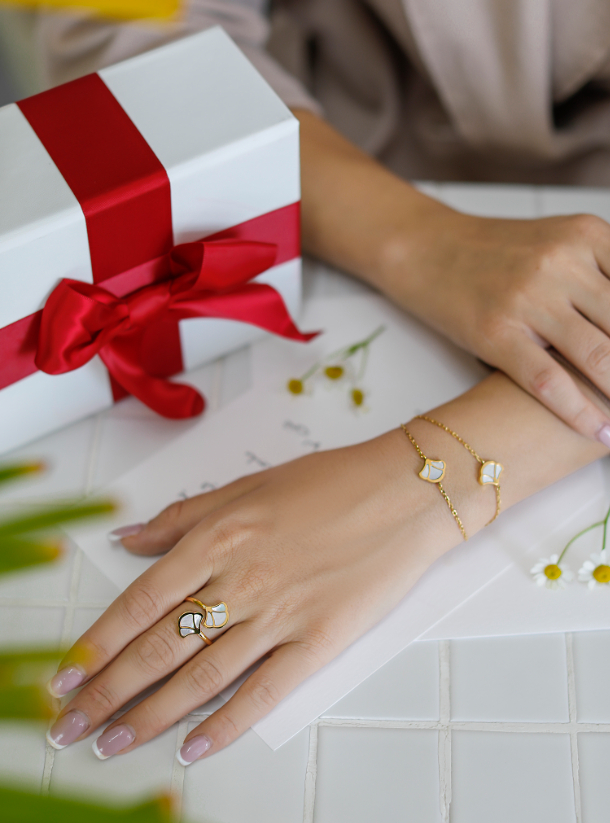 TULIP BRACELET Stainless steel gold plated bracelet, featuring two sided Mother of Pearl stones