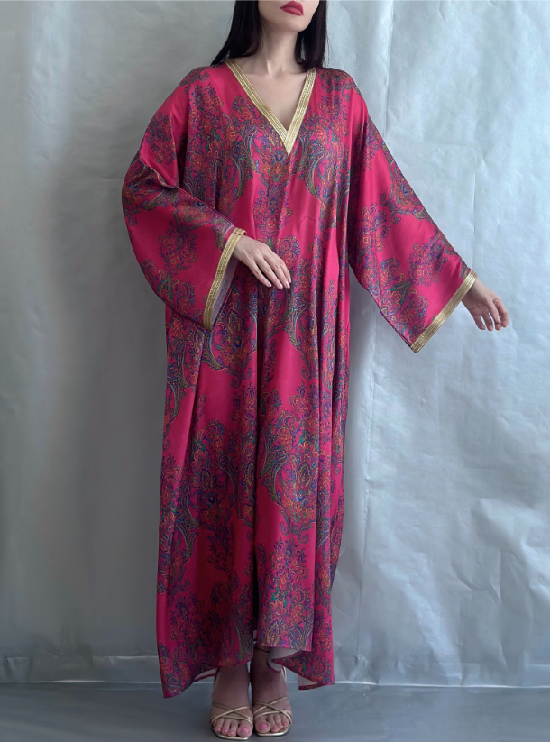 Silk print Silk printed kaftan with V-neck and assymetric bottom line ...