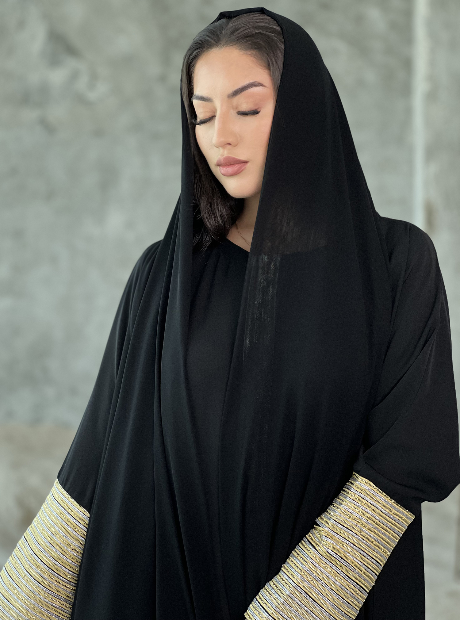 Abaya Ratigold This 3-piece set is made from high-quality Neda. gold ...