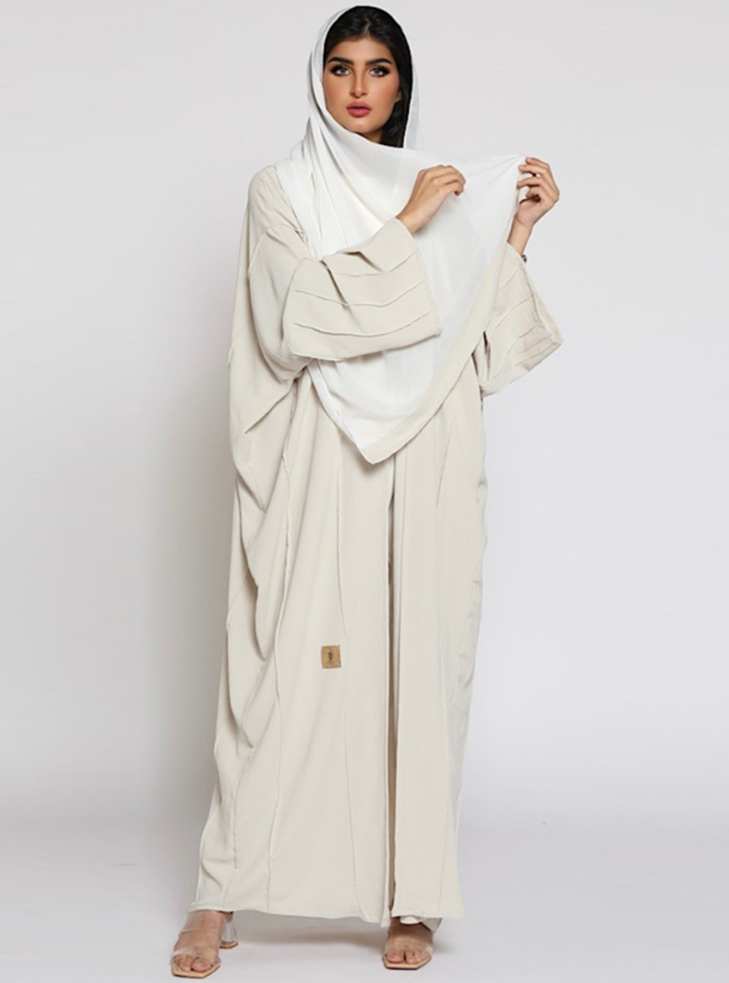 Mid Abaya 479 Off white abaya with light touches of gold, with ...